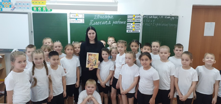 Будущий педагог на практике в родной школе ....